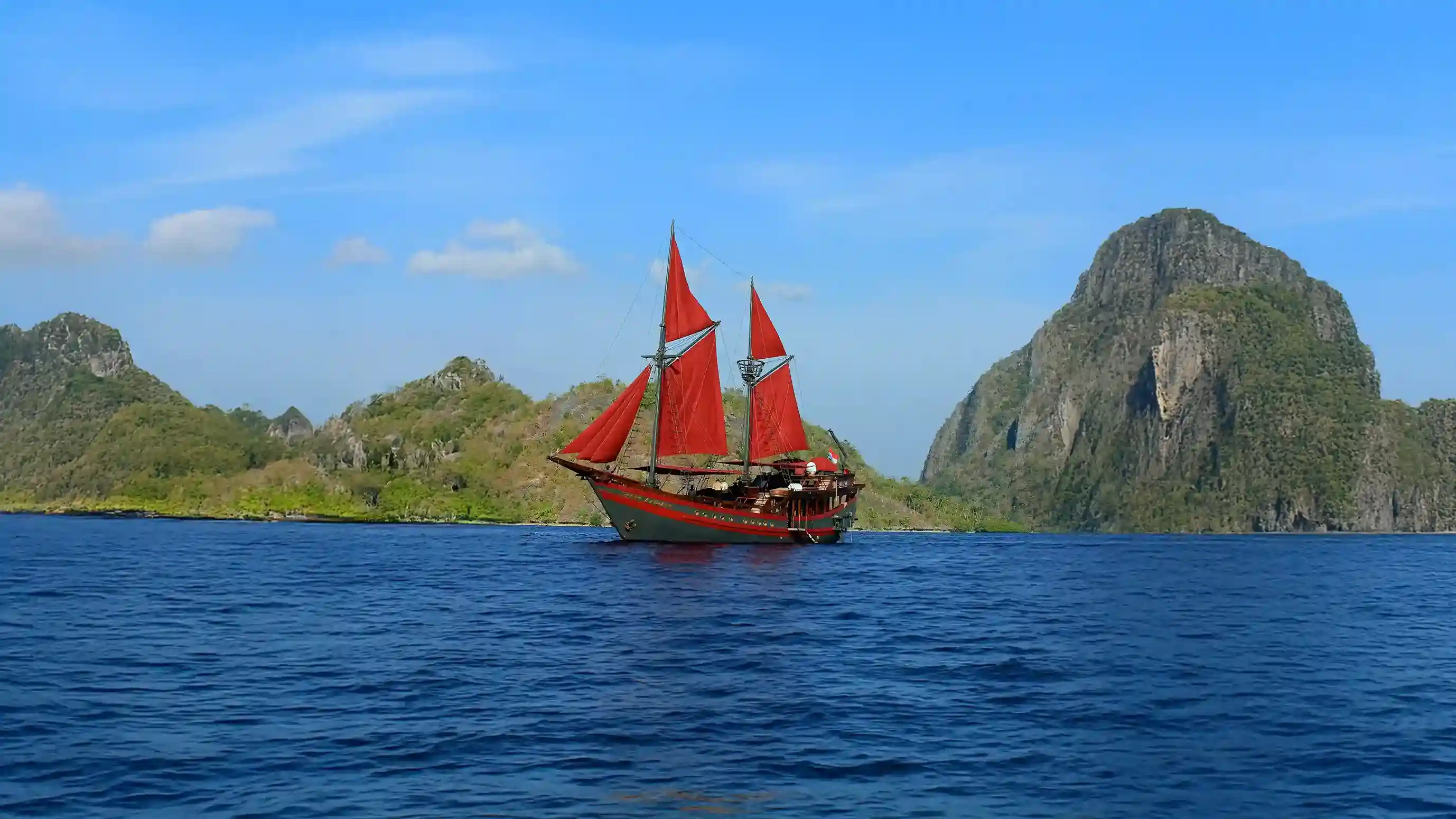 Captures Luxury Raja Ampat as Indonesia’s Premier Yacht Operator | Juara Production